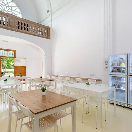 Urban Hostel *